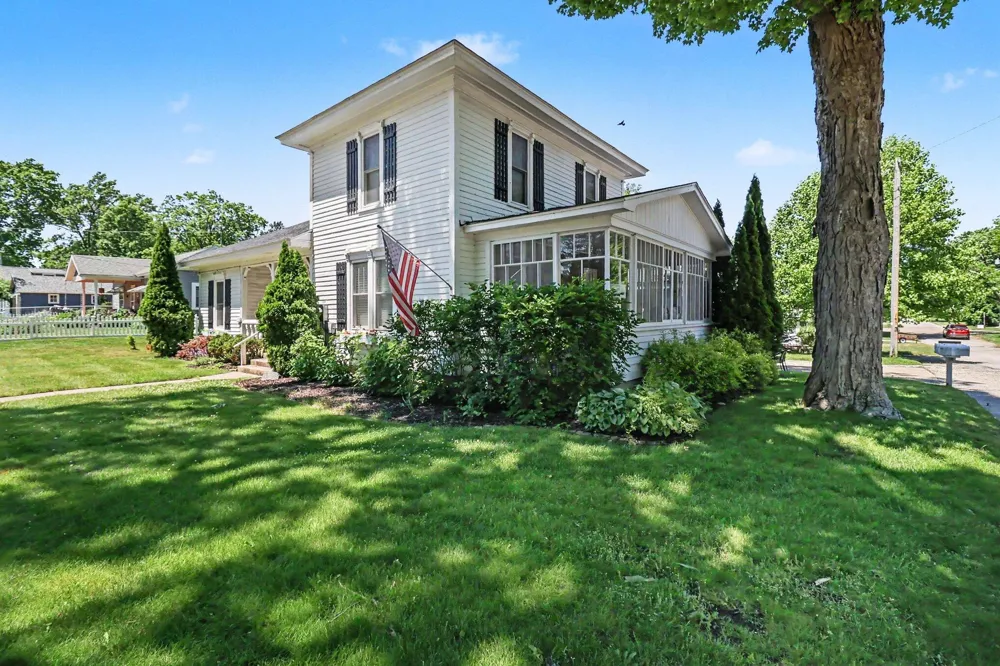 382 E 3rd Street Pentwater, MI 49449