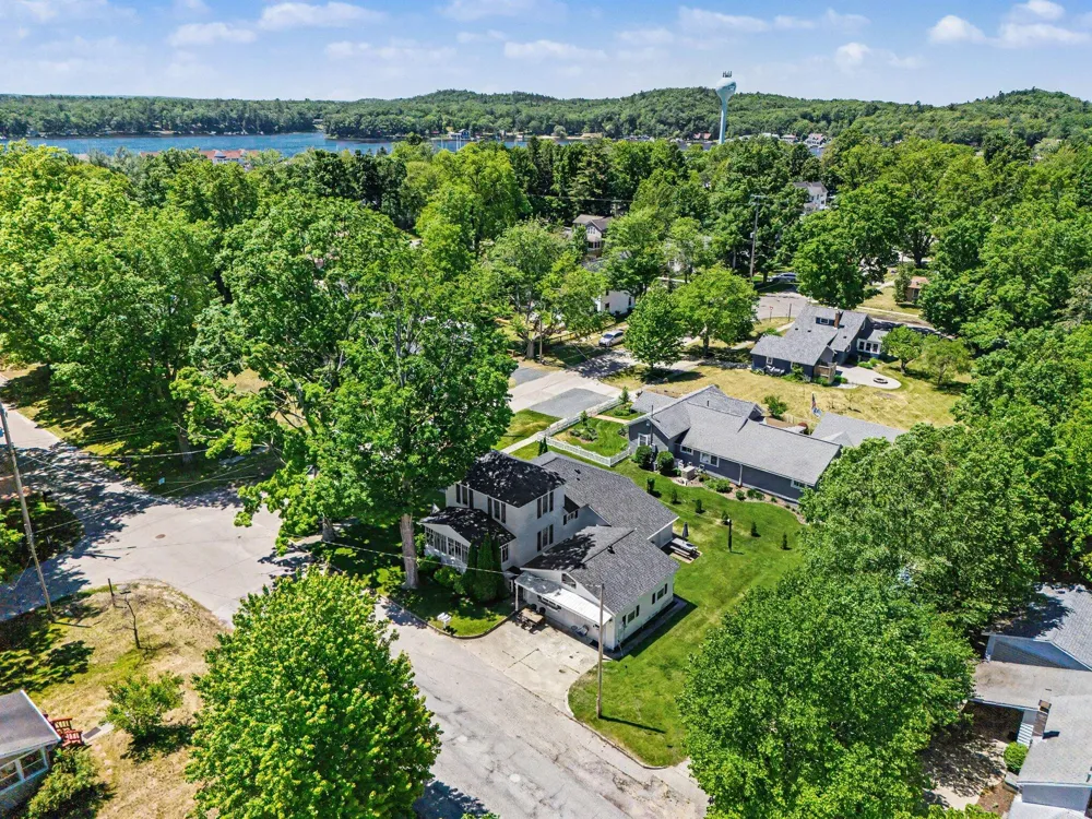 382 E 3rd Street Pentwater, MI 49449