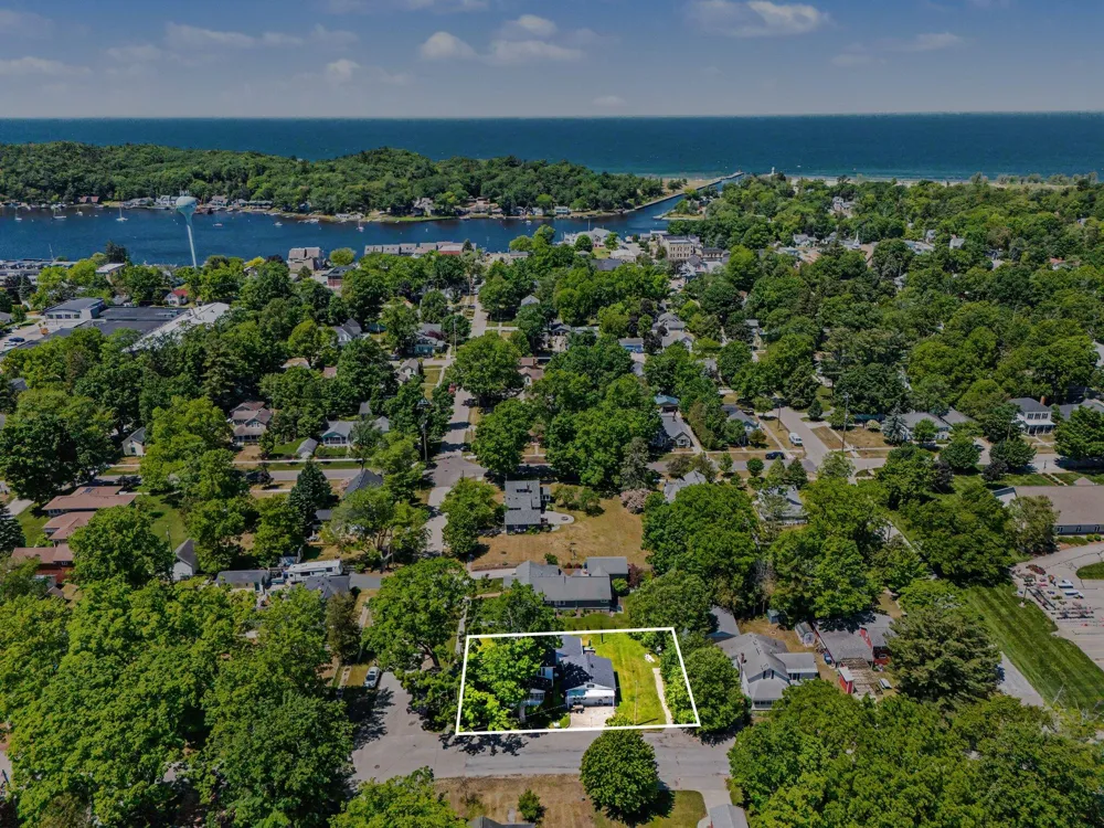 382 E 3rd Street Pentwater, MI 49449