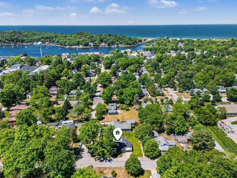 382 E 3rd Street Pentwater, MI 49449