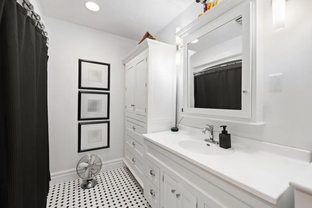 2 E Ash Street E Three Oaks, MI 49128