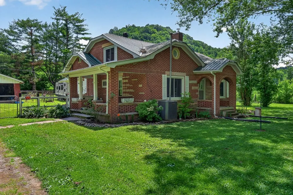 747 Hunting Creek Rd Whitleyville, TN 38588