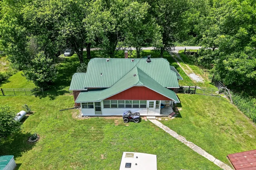 747 Hunting Creek Rd Whitleyville, TN 38588