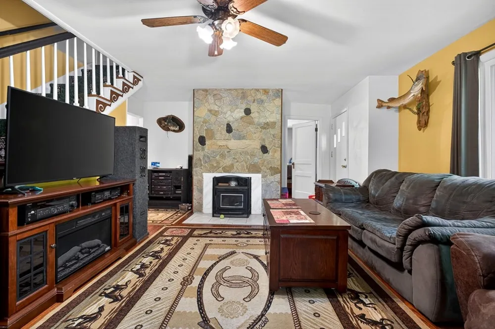747 Hunting Creek Rd Whitleyville, TN 38588