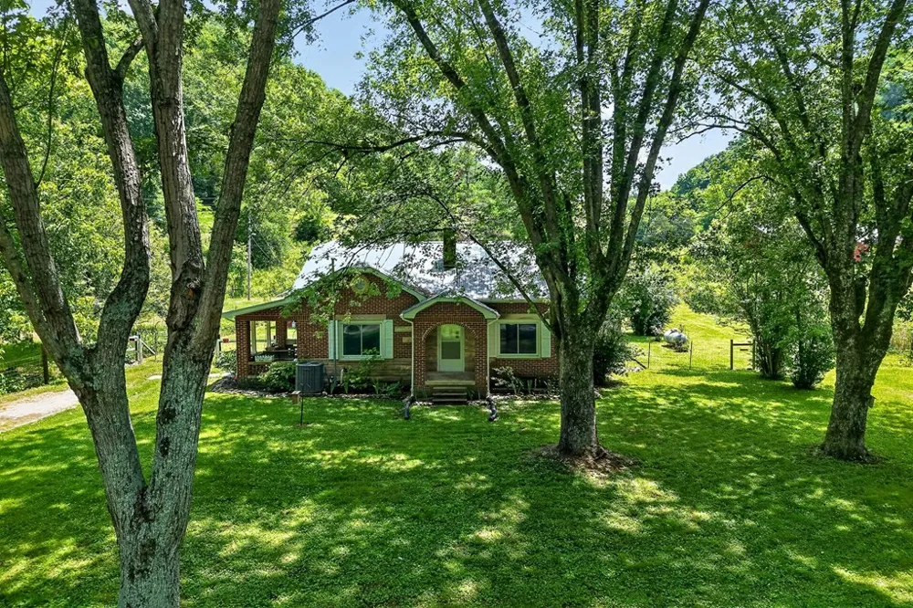 747 Hunting Creek Rd Whitleyville, TN 38588