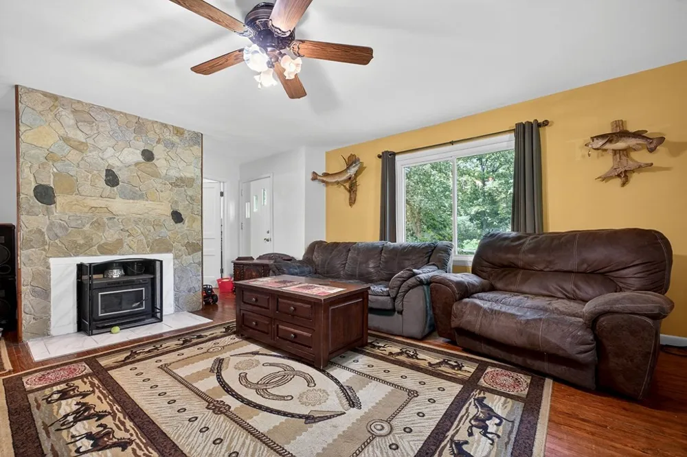 747 Hunting Creek Rd Whitleyville, TN 38588