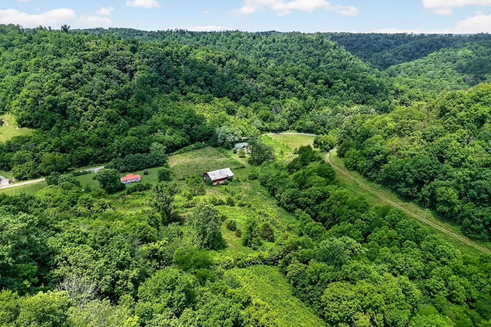 747 Hunting Creek Rd Whitleyville, TN 38588
