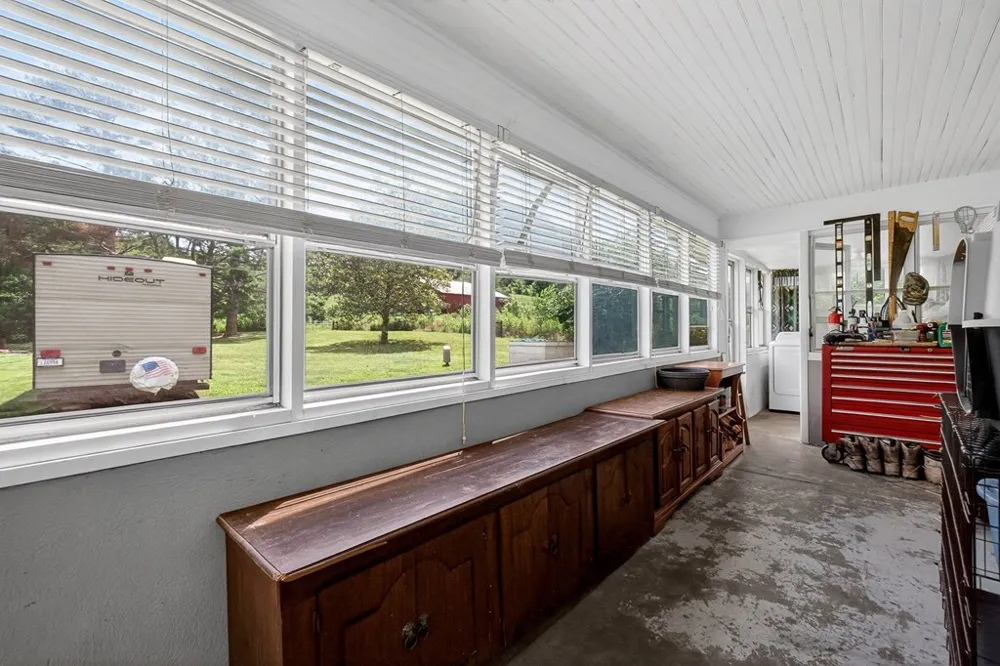 747 Hunting Creek Rd Whitleyville, TN 38588