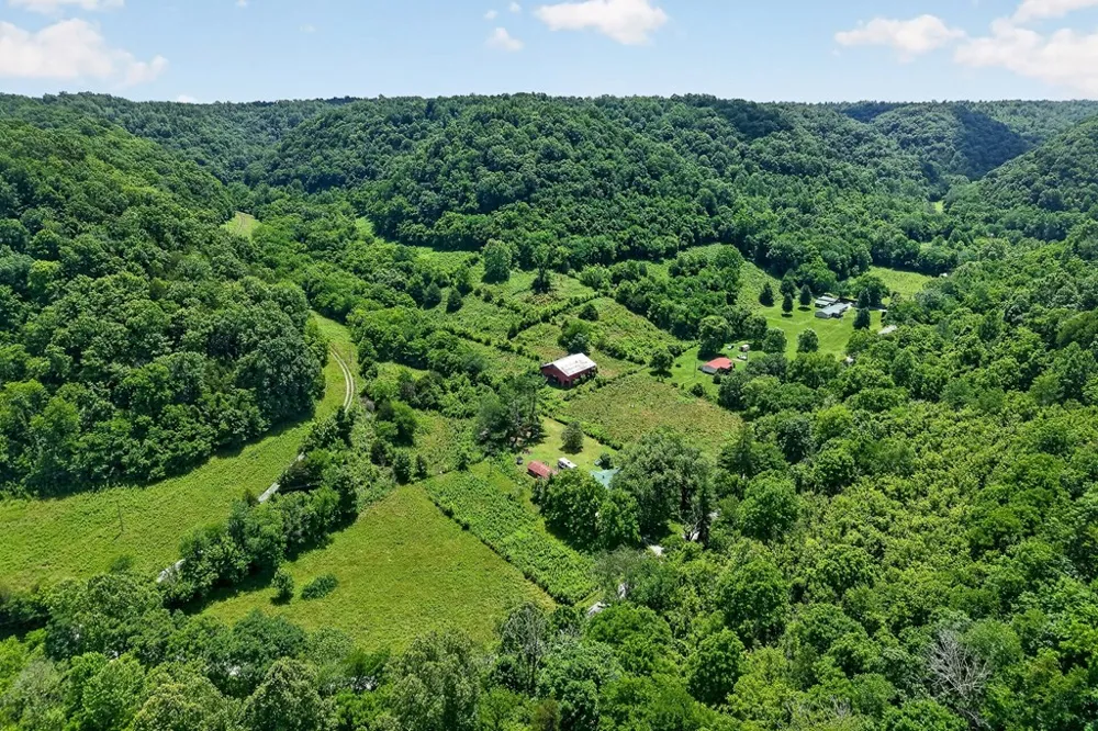 747 Hunting Creek Rd Whitleyville, TN 38588