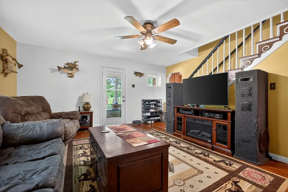 747 Hunting Creek Rd Whitleyville, TN 38588