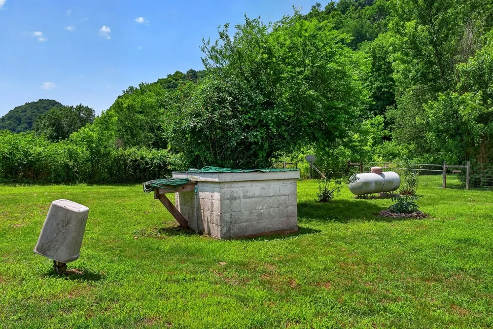 747 Hunting Creek Rd Whitleyville, TN 38588