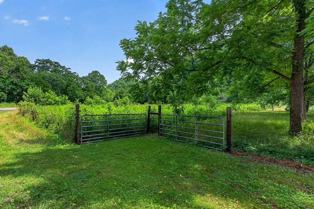 747 Hunting Creek Rd Whitleyville, TN 38588
