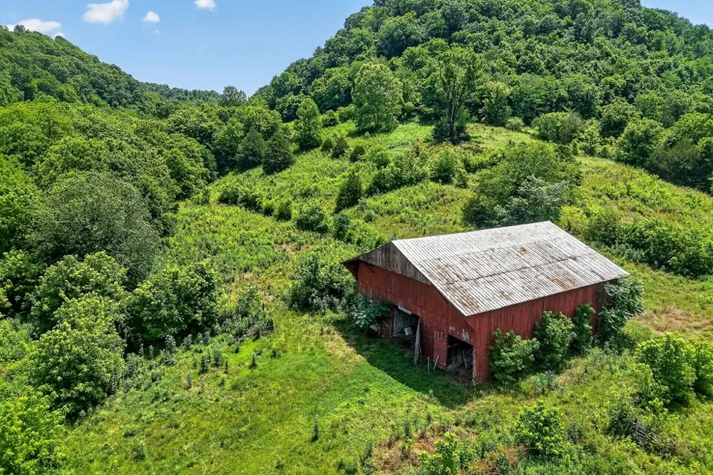 747 Hunting Creek Rd Whitleyville, TN 38588