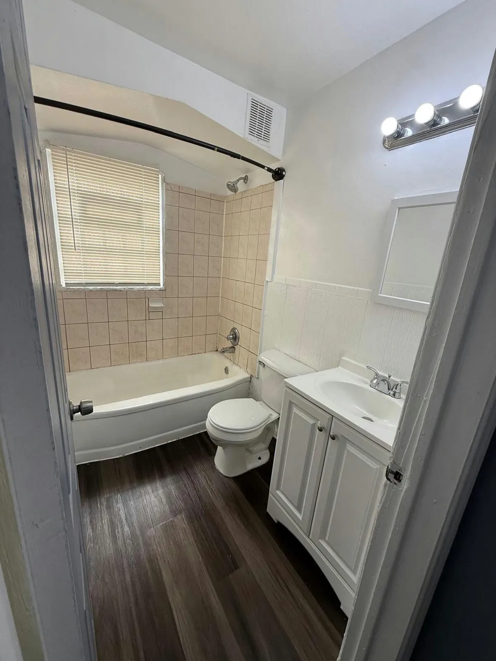 16191 Salem Detroit, MI 48219