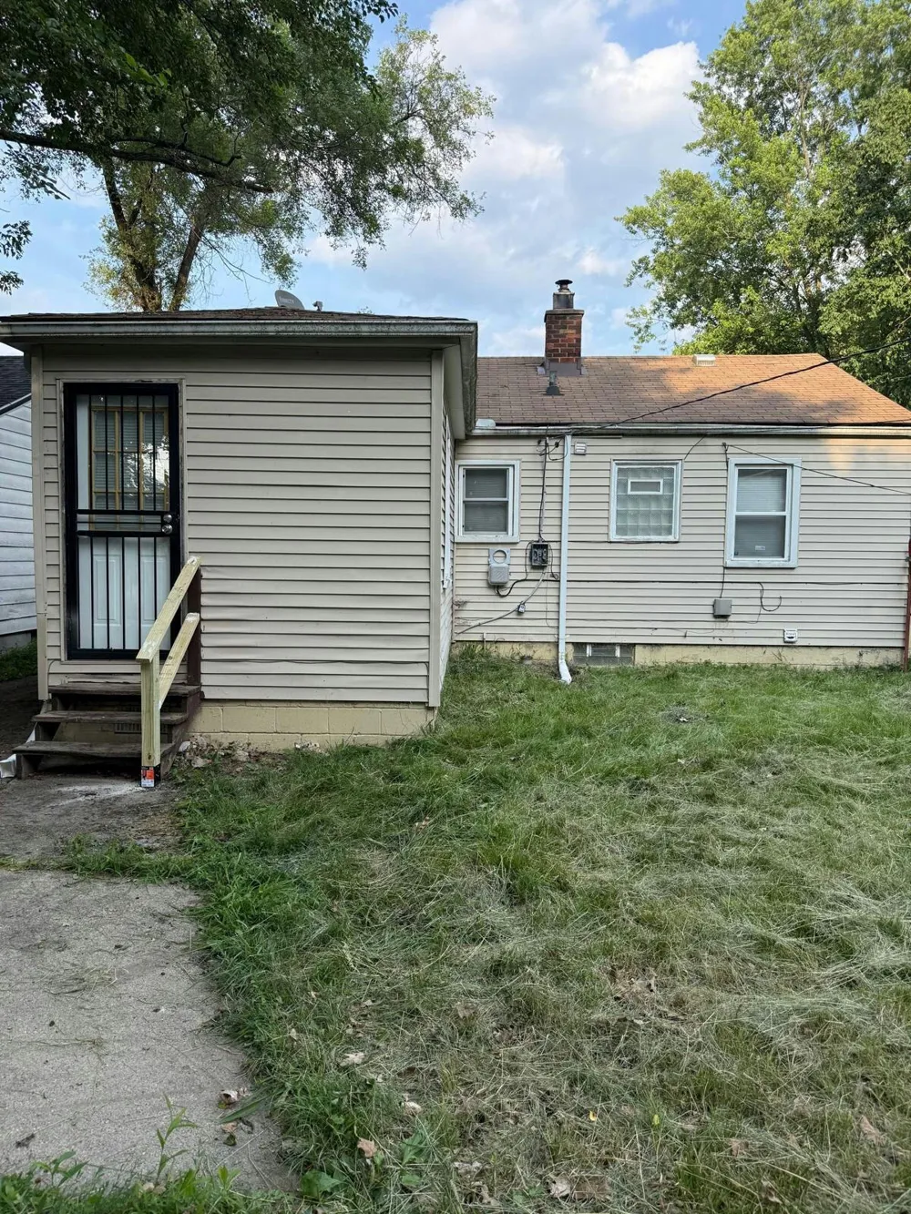 16191 Salem Detroit, MI 48219