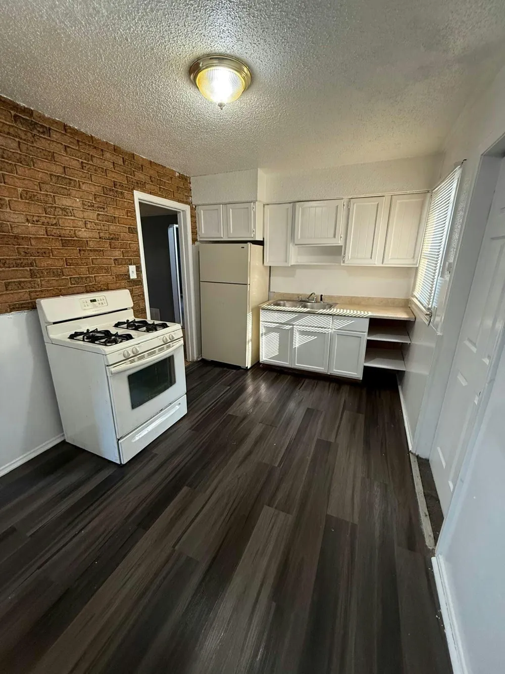 16191 Salem Detroit, MI 48219