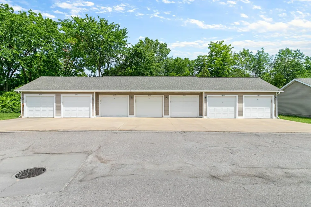 1407 Millbrook Trail Ann Arbor, MI 48108