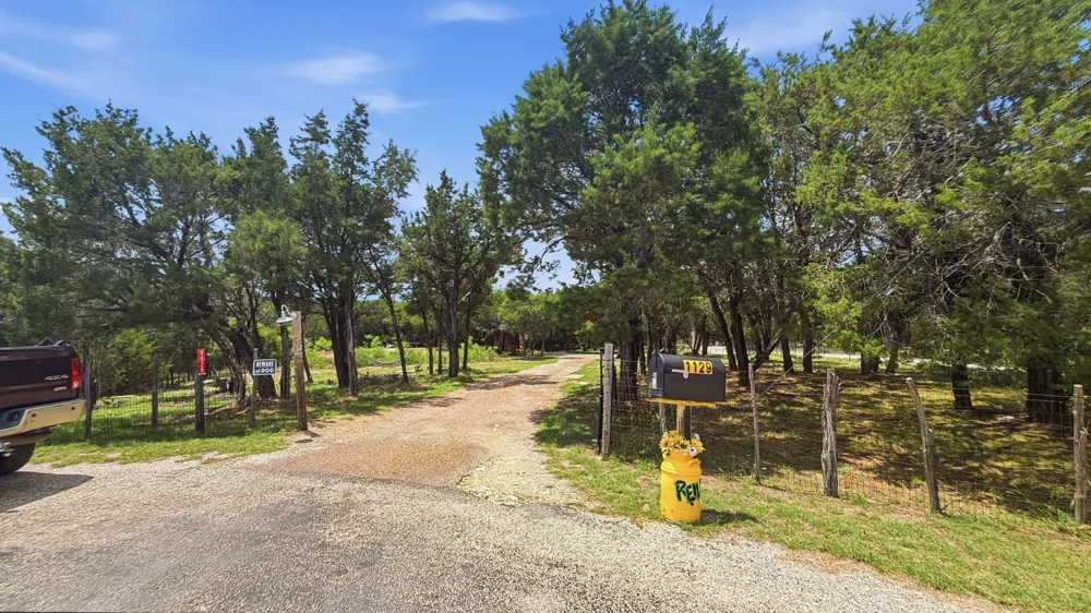1129 County Road 306 #B Glen Rose, TX 76077