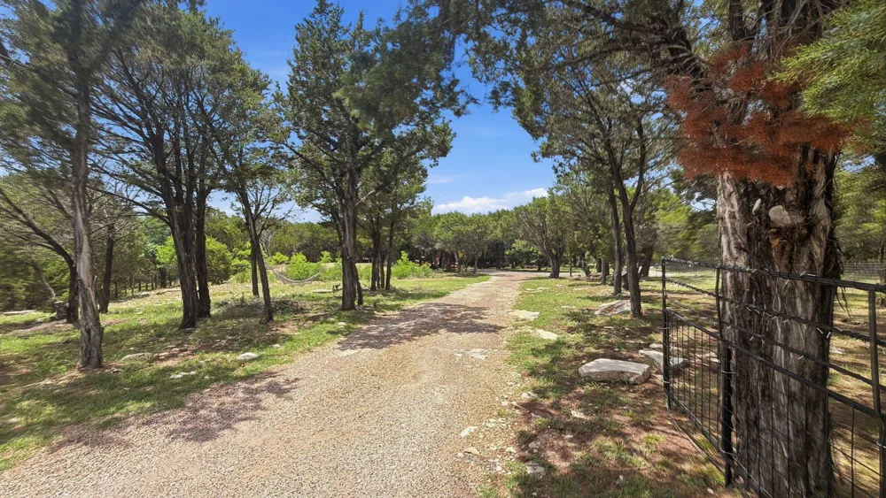 1129 County Road 306 #B Glen Rose, TX 76077
