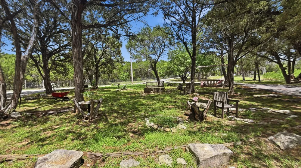 1129 County Road 306 #B Glen Rose, TX 76077