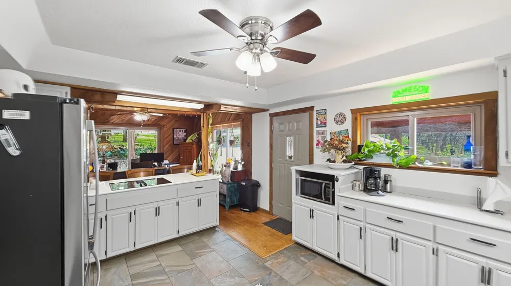 1129 County Road 306 #B Glen Rose, TX 76077