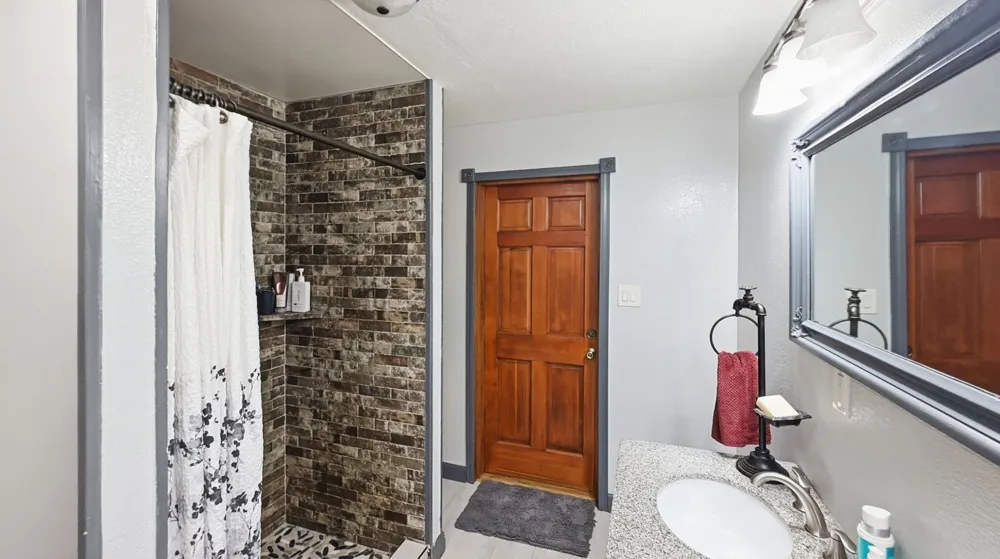 1129 County Road 306 #B Glen Rose, TX 76077