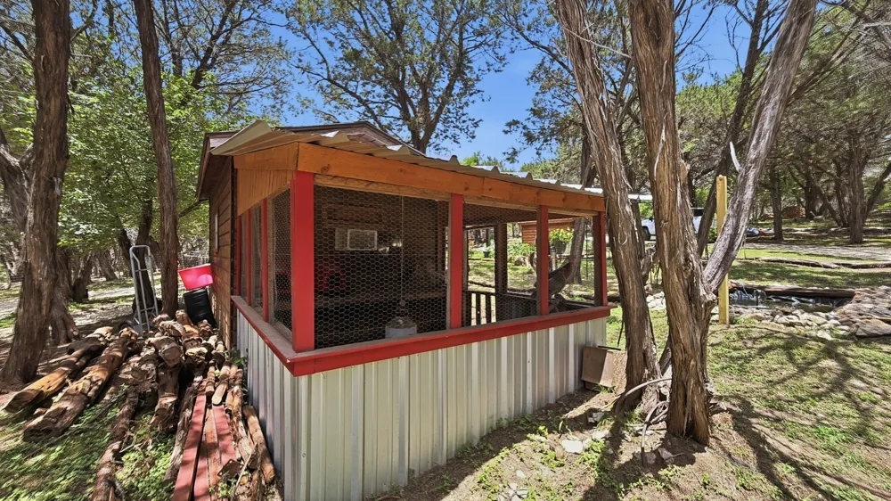 1129 County Road 306 #B Glen Rose, TX 76077