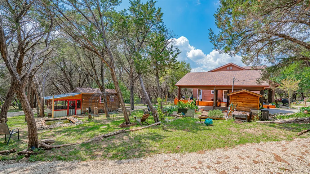 1129 County Road 306 #B Glen Rose, TX 76077