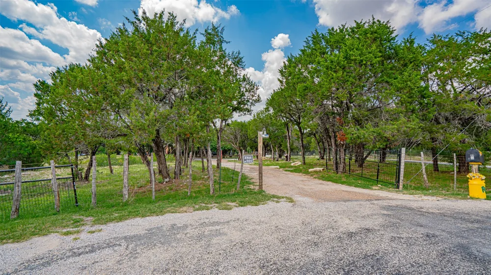 1129 County Road 306 #B Glen Rose, TX 76077