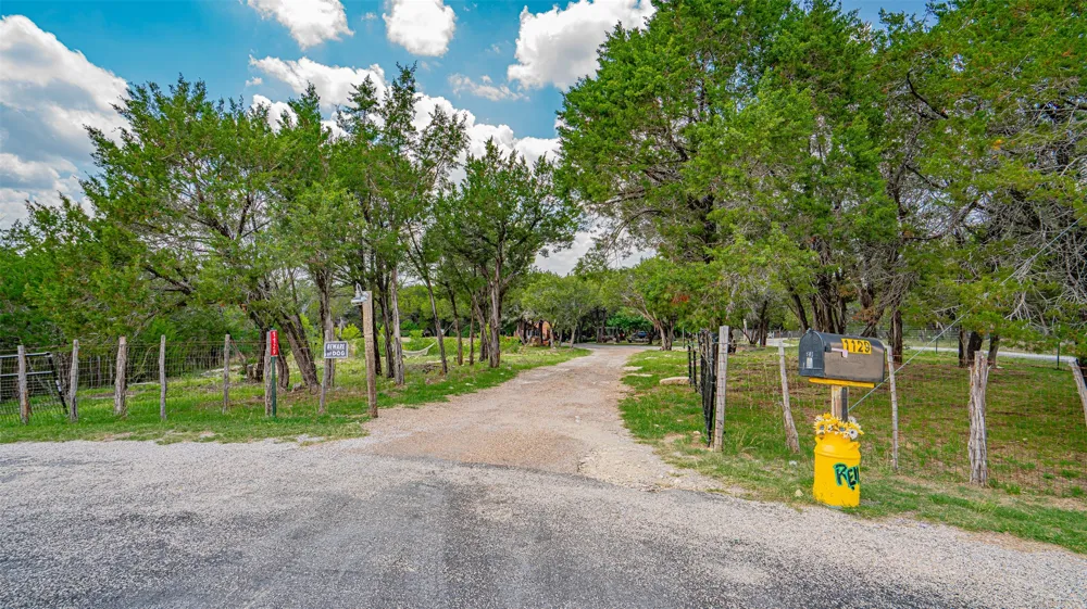 1129 County Road 306 #B Glen Rose, TX 76077