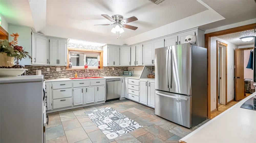 1129 County Road 306 #B Glen Rose, TX 76077