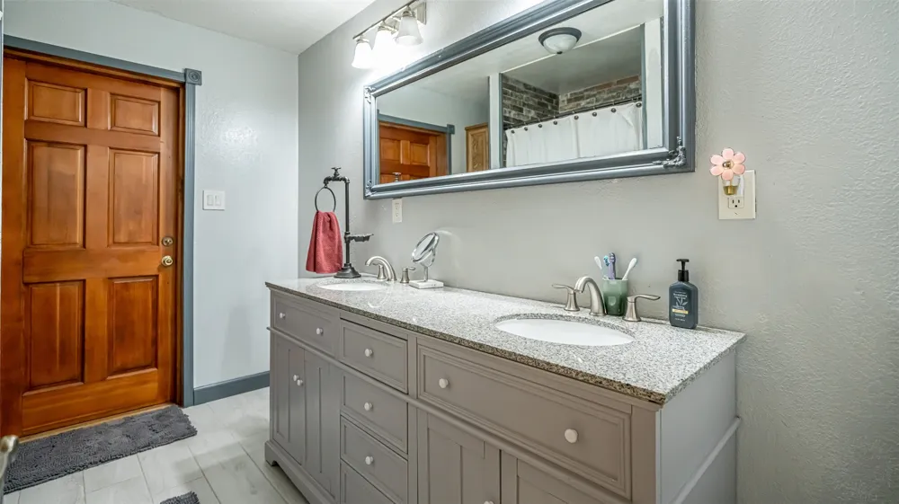 1129 County Road 306 #B Glen Rose, TX 76077