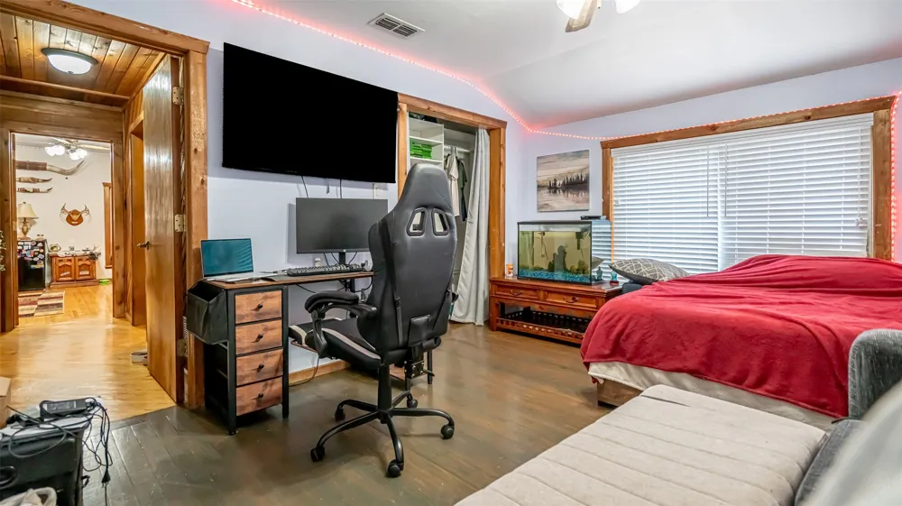 1129 County Road 306 #B Glen Rose, TX 76077