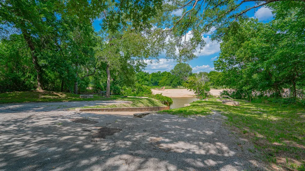 1129 County Road 306 #B Glen Rose, TX 76077
