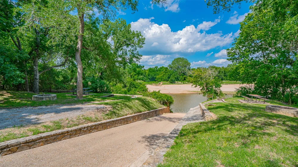 1129 County Road 306 #B Glen Rose, TX 76077
