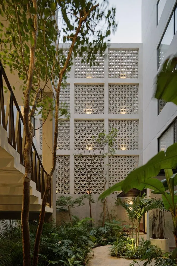 129 26 Norte Street #601 Playa del Carmen, OS 77720