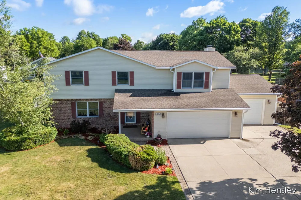 1594 Louva Court Belding, MI 48809