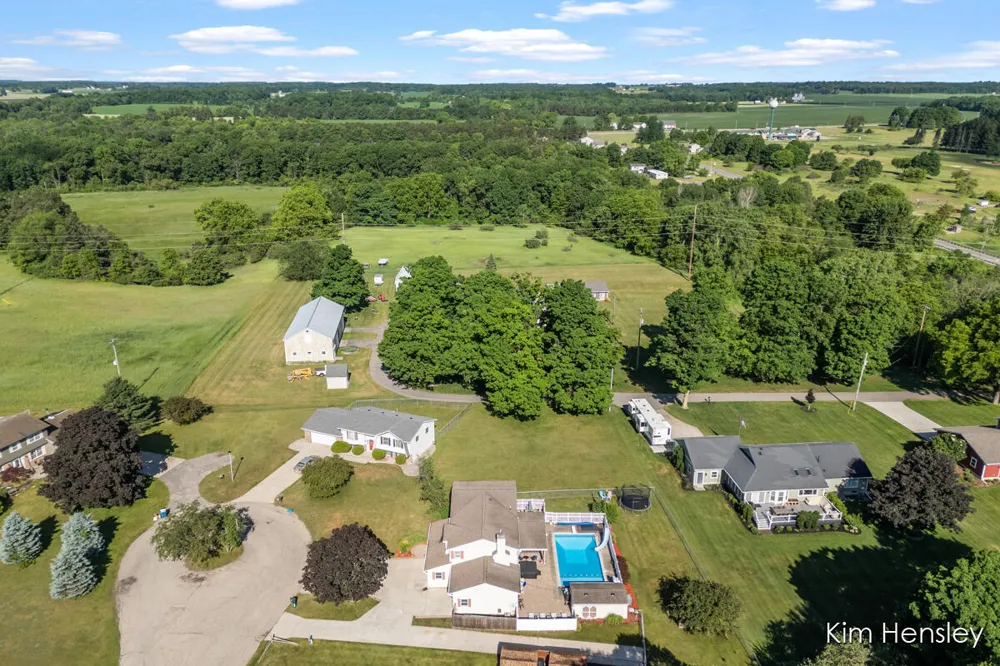 1594 Louva Court Belding, MI 48809