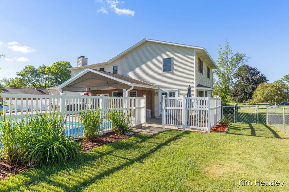 1594 Louva Court Belding, MI 48809