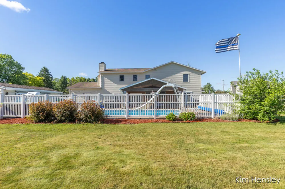 1594 Louva Court Belding, MI 48809