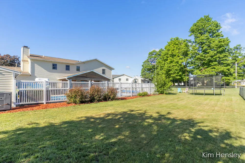 1594 Louva Court Belding, MI 48809