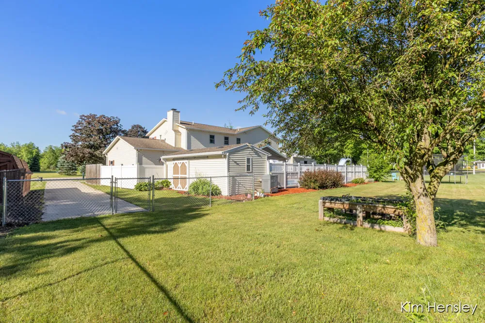 1594 Louva Court Belding, MI 48809