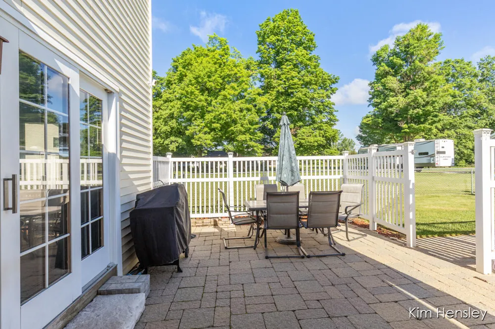 1594 Louva Court Belding, MI 48809