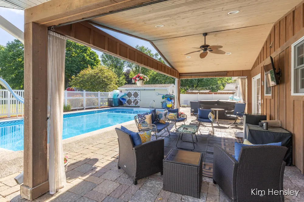 1594 Louva Court Belding, MI 48809