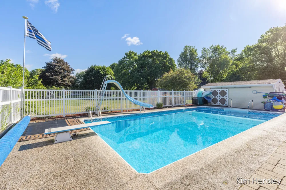 1594 Louva Court Belding, MI 48809