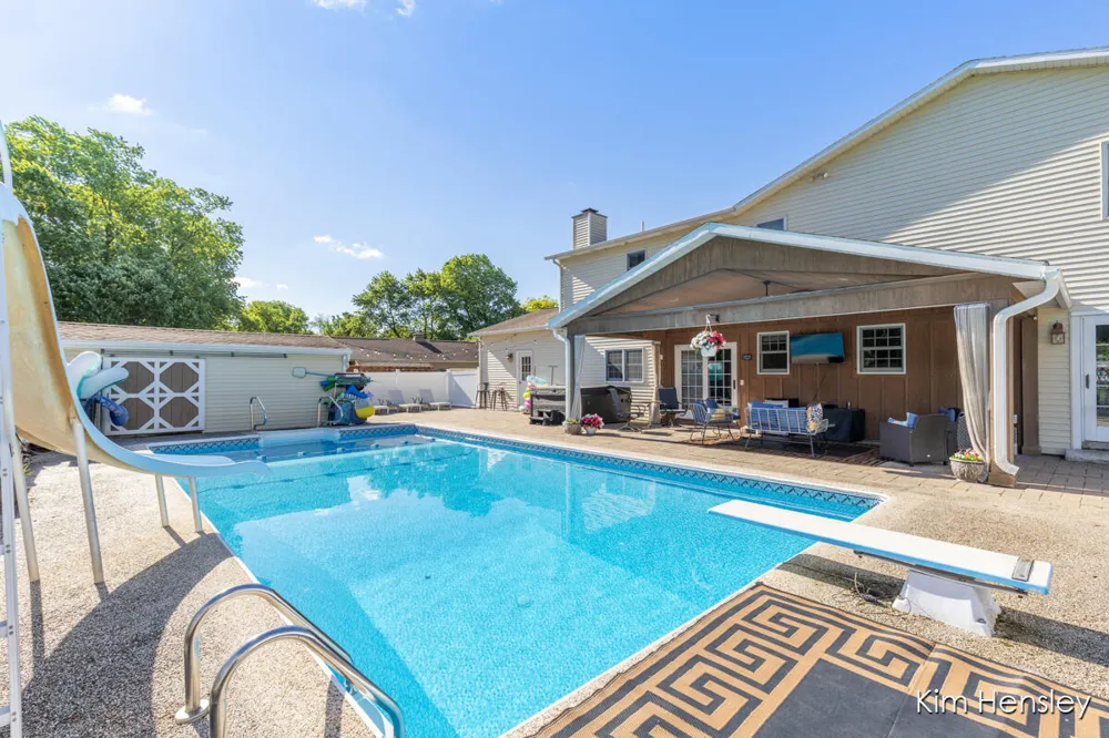 1594 Louva Court Belding, MI 48809