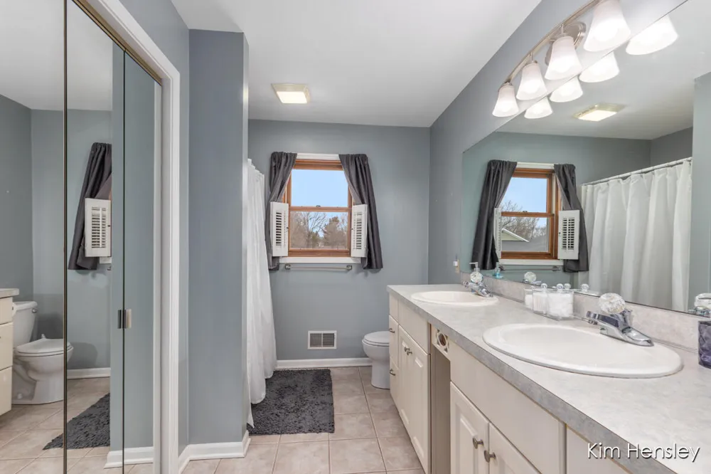 1594 Louva Court Belding, MI 48809