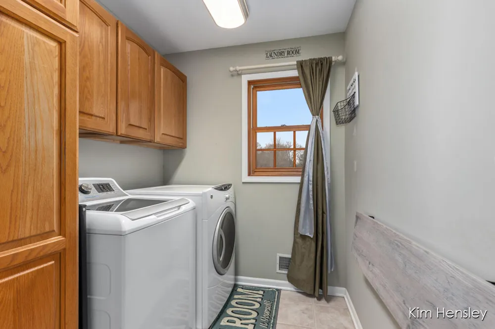1594 Louva Court Belding, MI 48809