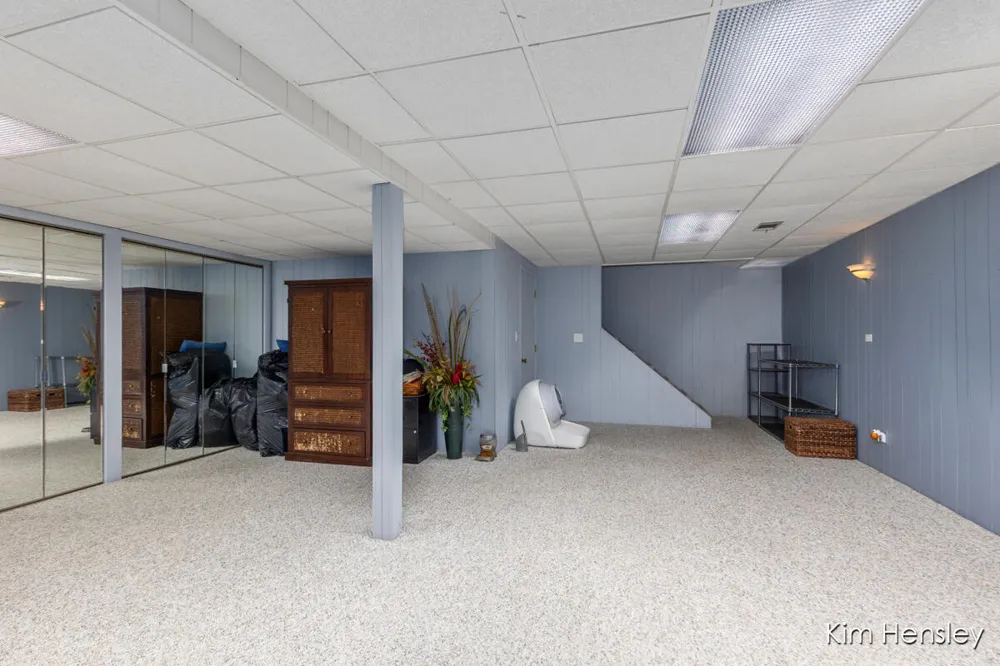 1594 Louva Court Belding, MI 48809