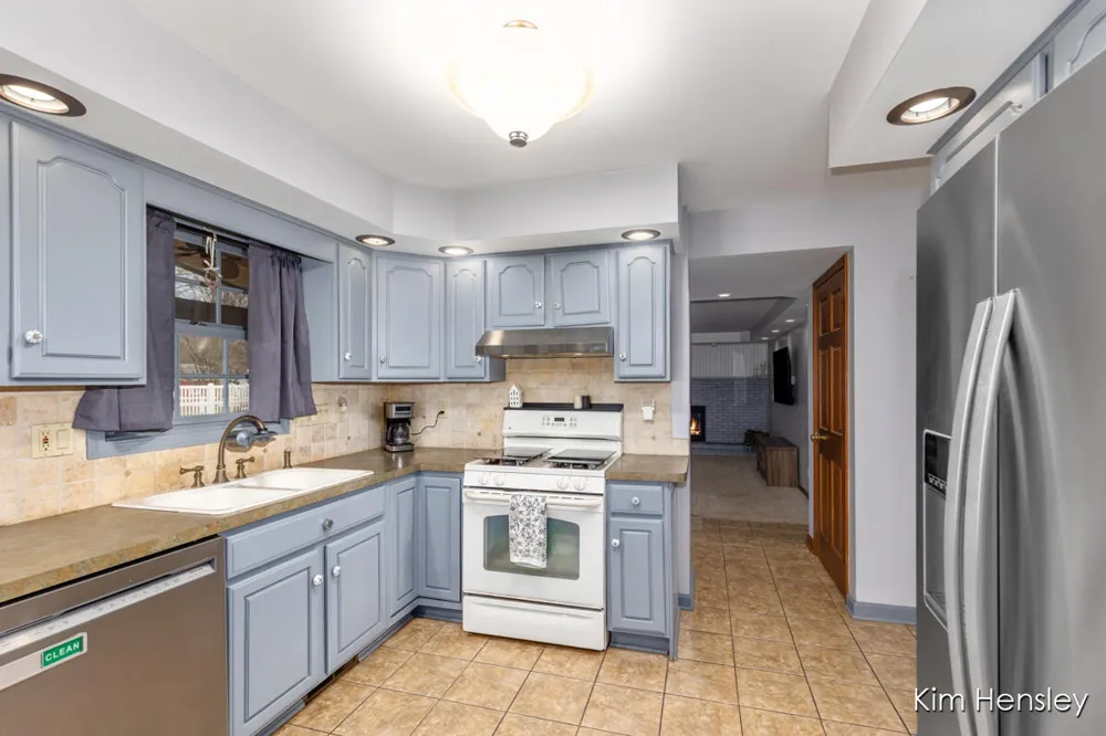 1594 Louva Court Belding, MI 48809